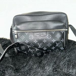 Men Louis Vuitton outdoor messenger black / grey monogram bag
